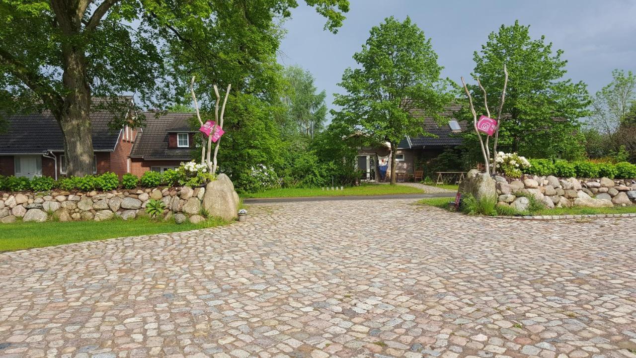 Kunst Pension Frahm Basthorst  Esterno foto